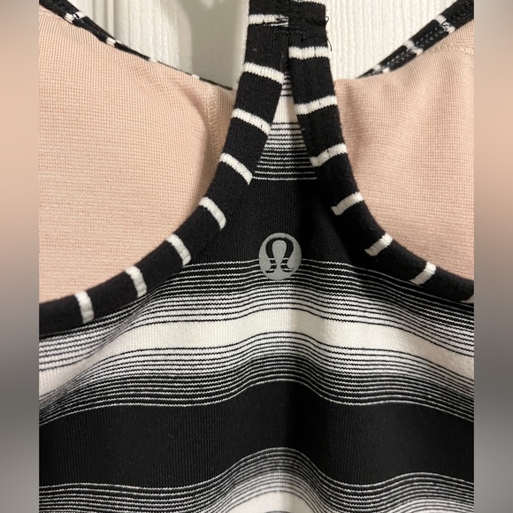Lululemon Ladies Tank Size 4 - Picture 2 of 5